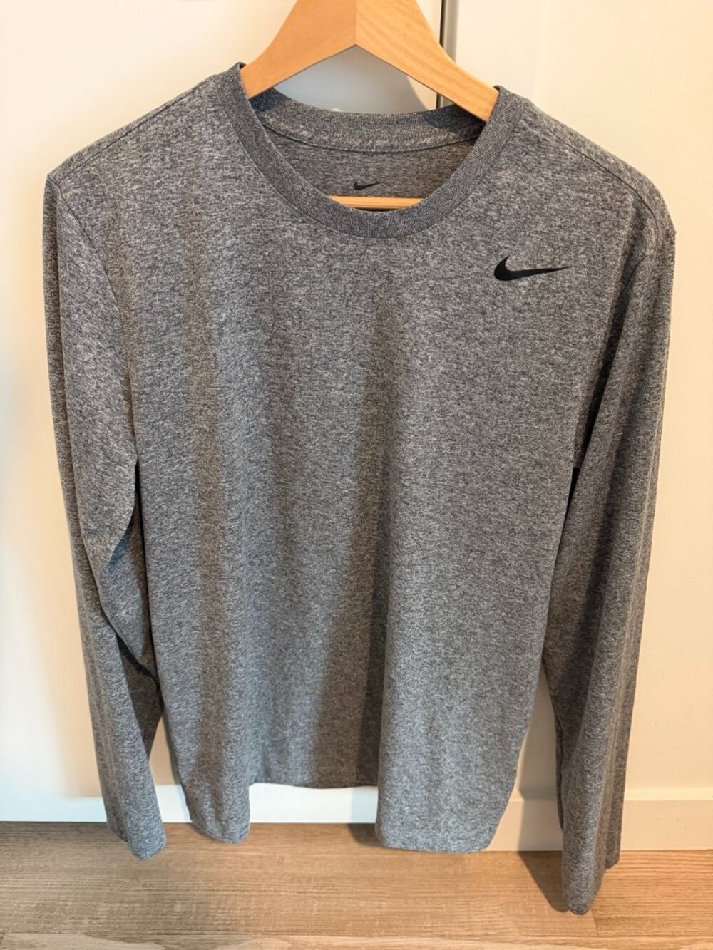 Nike Mens Dri-FIT Long Sleeve Tee Shirt Royal Blue Silver Swoosh Size M